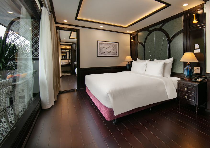 Senior-connecting-suite-cabin-hermes-cruise-halong-bay